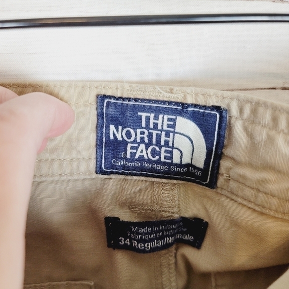 THE NORTH FACE KHAKI CARGO SHORTS, SZ 34 - Picture 6 of 11